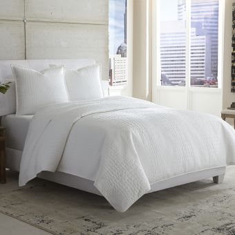 AICO Michael Amini Ashworth 3pc Queen Coverlet/Duvet Set, White