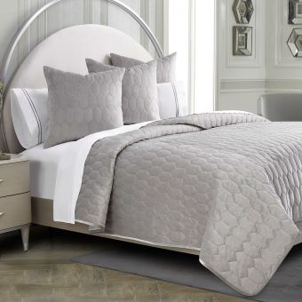 AICO Michael Amini Affluent 4pc King Quilt Set - Dove