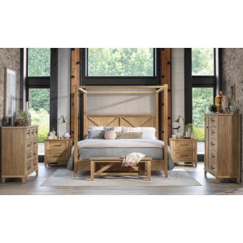 Legacy Classic Trisha Yearwood XXX's and OOO's Canopy Bedroom Set in Amber, Queen