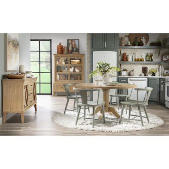 Legacy Classic Trisha Yearwood XXX's and OOO's Round Dining Set in Amber