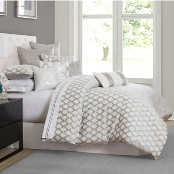 AICO Michael Amini Newport 10pc King Comforter Set, Platinum
