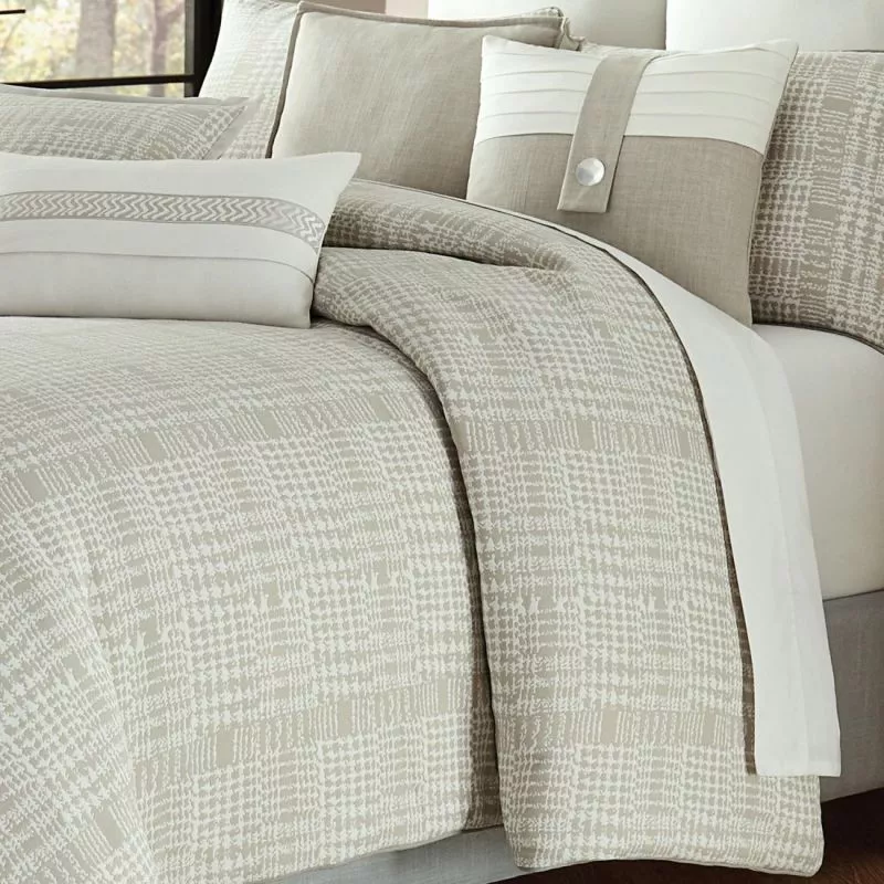 AICO/Michael Amini Julianna Comforter - Thumbnail 4