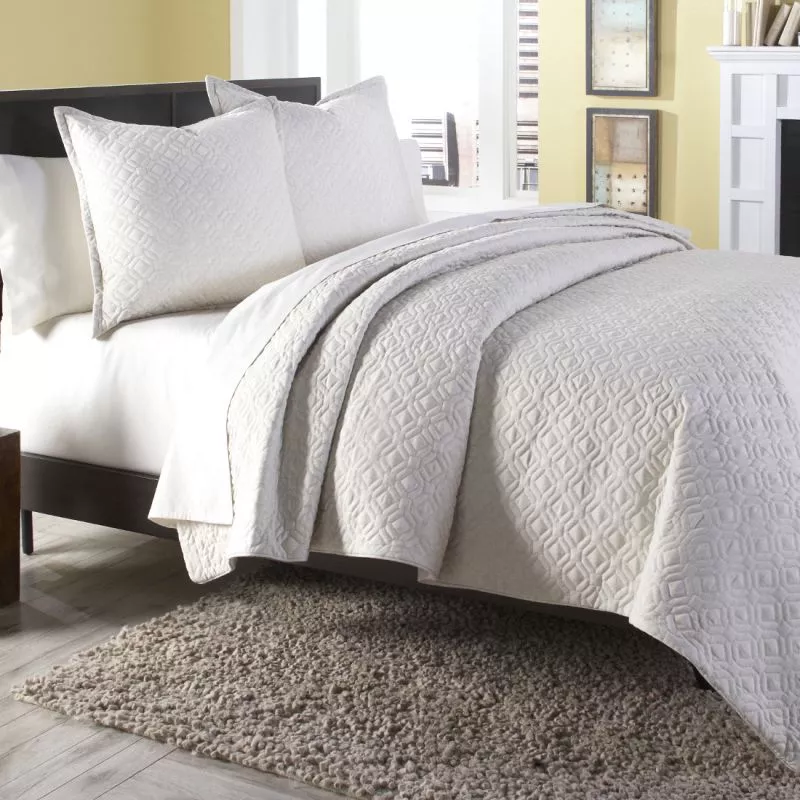 AICO Michael Amini Taylor Coverlet - Thumbnail 3